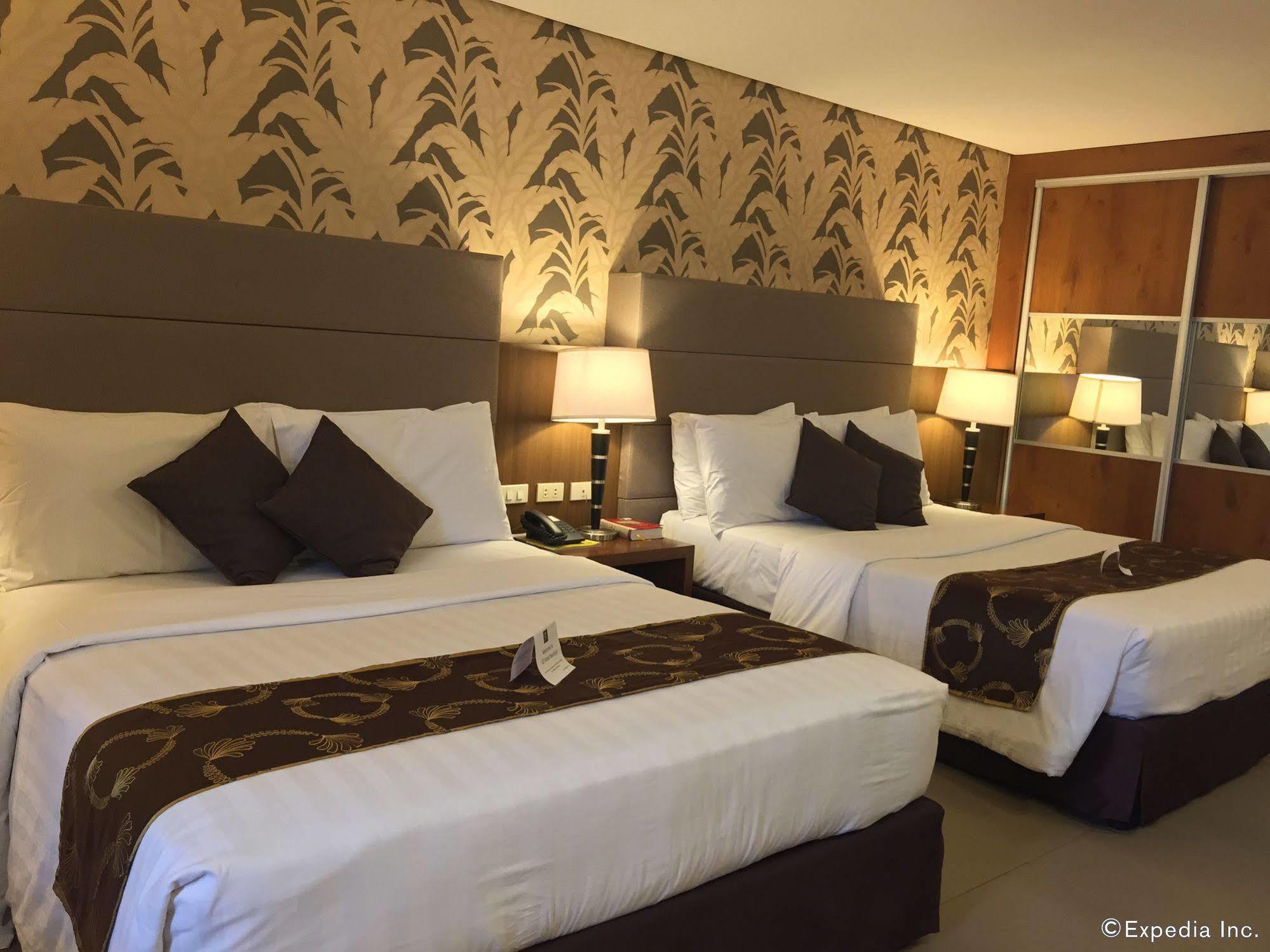Gt Hotel Bacolod Esterno foto
