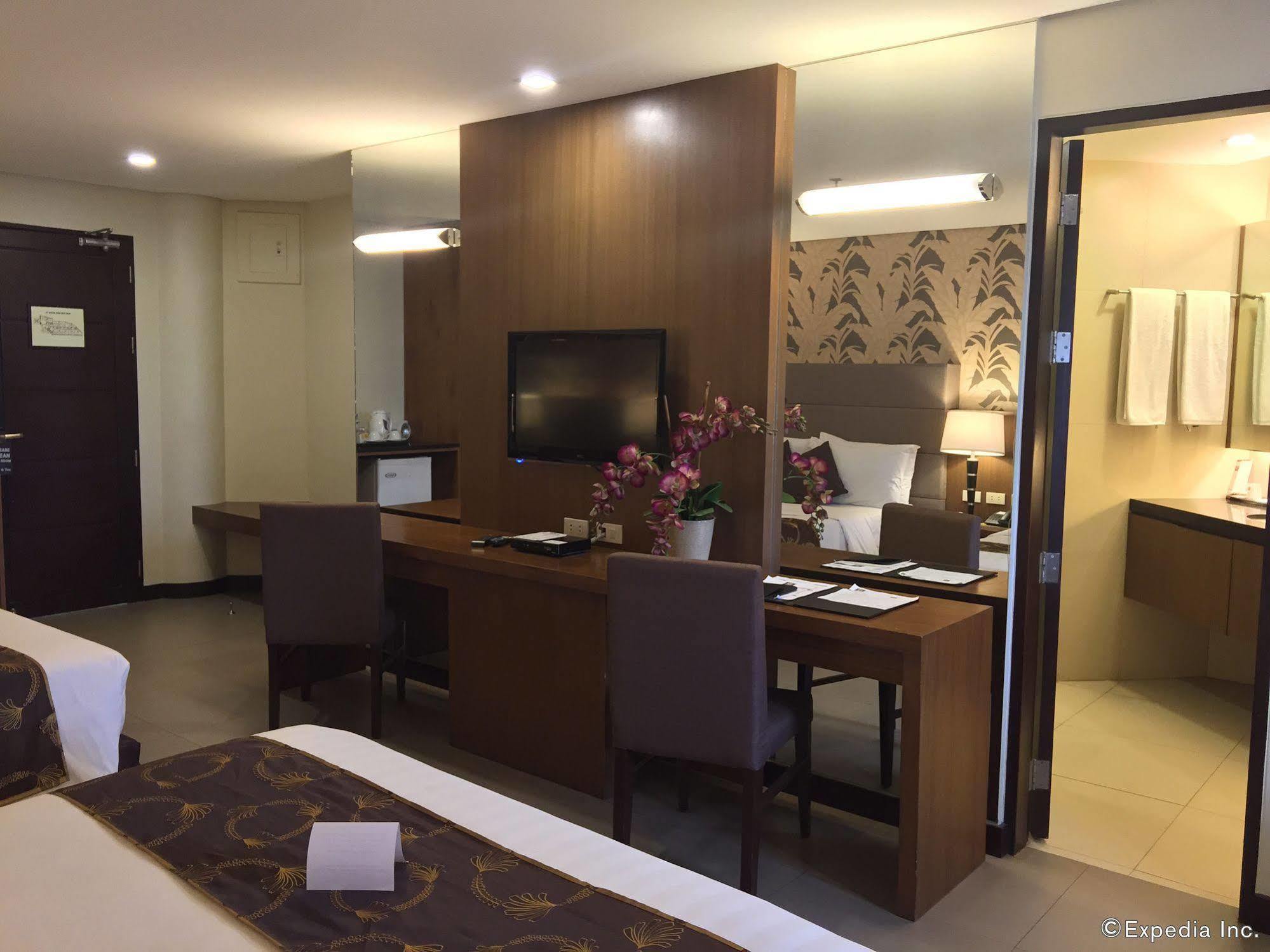 Gt Hotel Bacolod Esterno foto