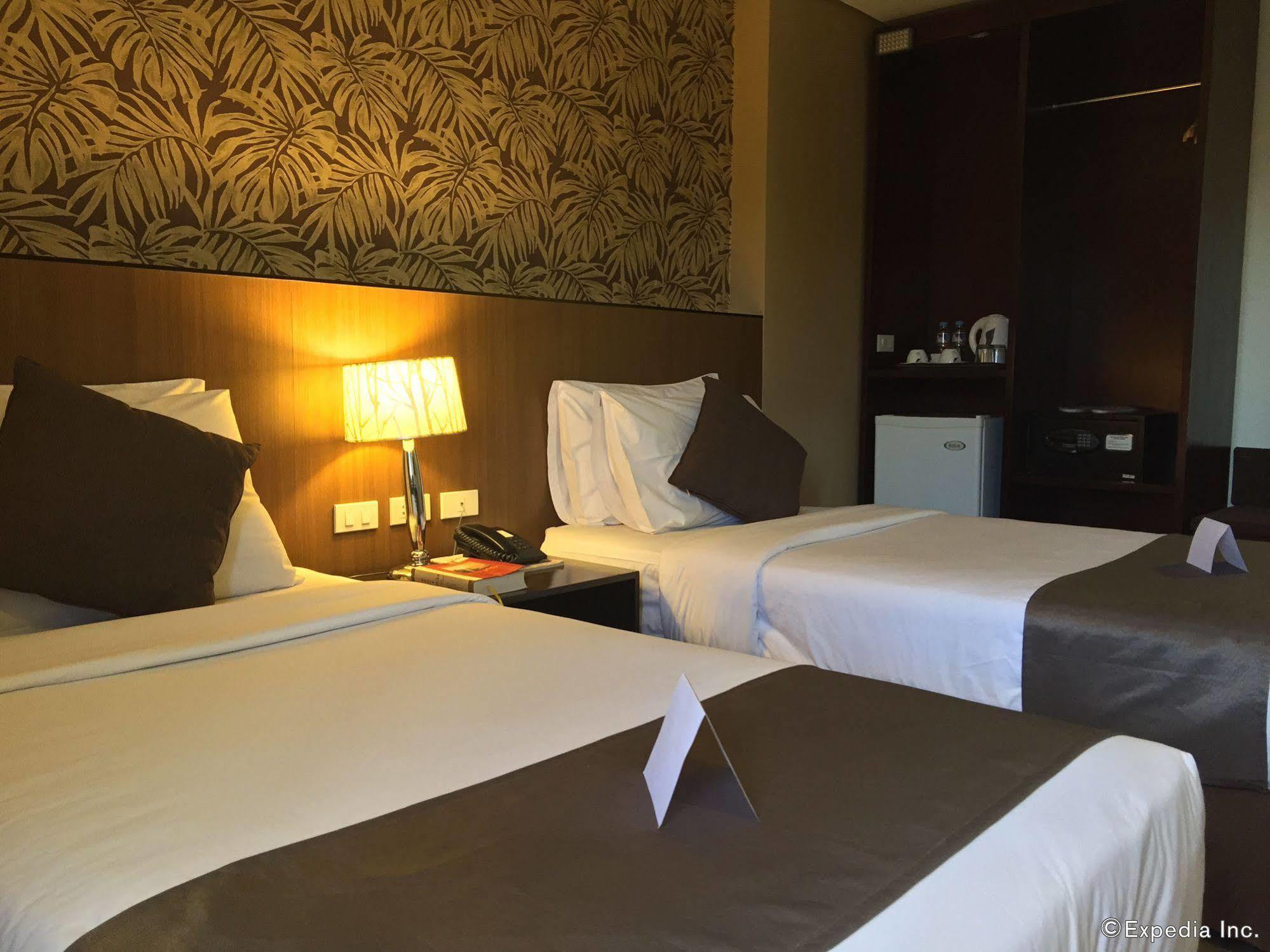 Gt Hotel Bacolod Esterno foto