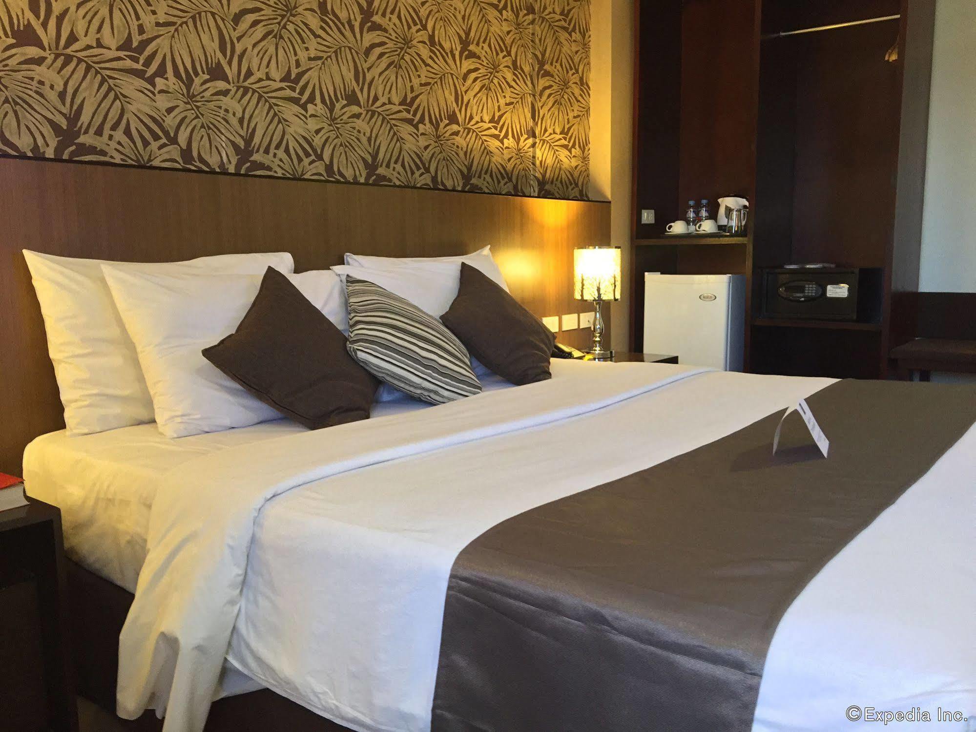 Gt Hotel Bacolod Esterno foto