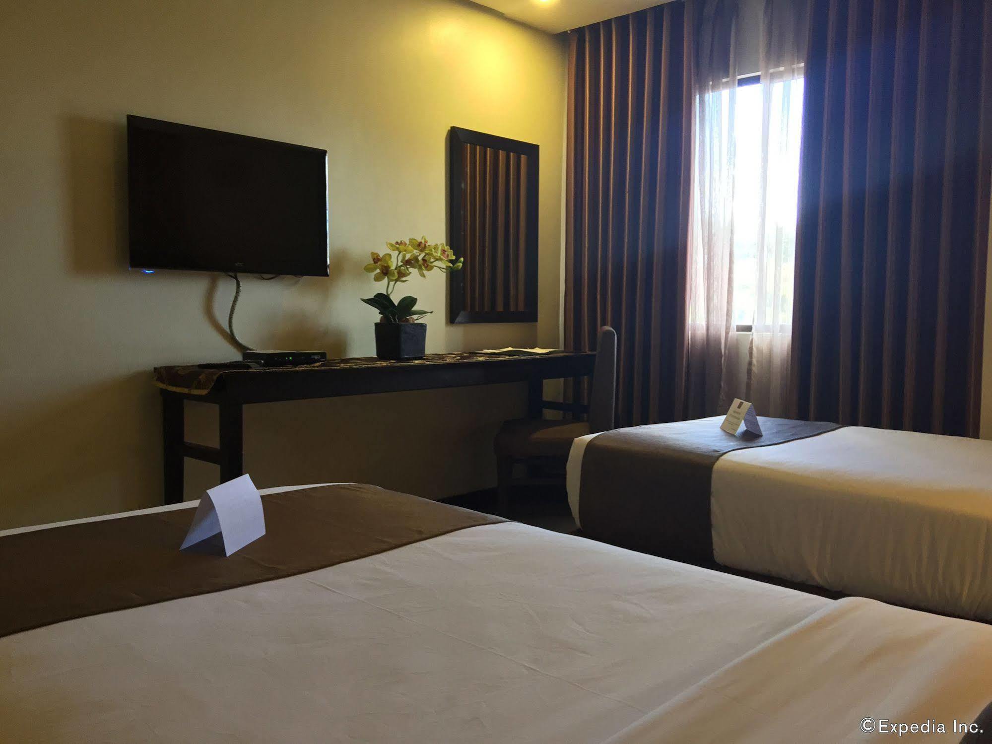 Gt Hotel Bacolod Esterno foto